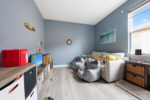 9956 Chadwick Dr, Fort Pierce FL 34987-2418 exterior