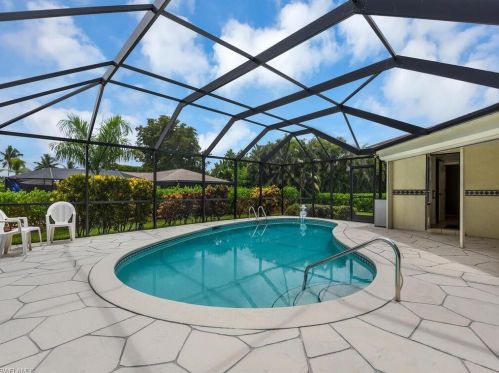 223 Bay Mdw Dr, Naples FL 34113-8301 exterior