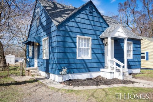 2141 Continental St, Meskegon MI  49444-1213 exterior