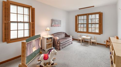 4929 Hollywood Ave, Milwaukee WI 53217-5935 exterior