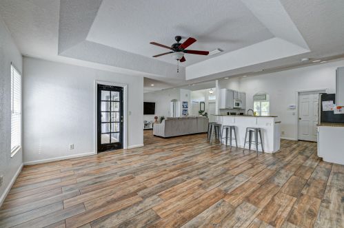 912 Paar Dr, Fort Pierce FL 34953-5623 exterior