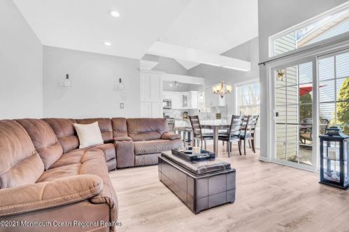 20 Kentucky Way, East Freehold NJ 07728-4612 exterior