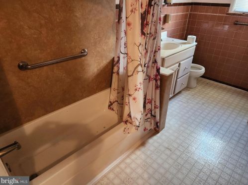 1185 Whitman Ave, Camden NJ 08104-1258 exterior