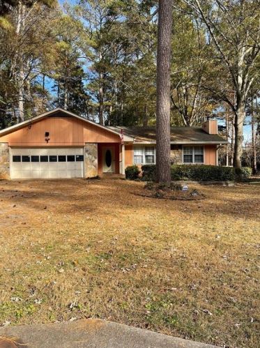 1438 Smithson Dr, Lithonia, GA 30058-6156