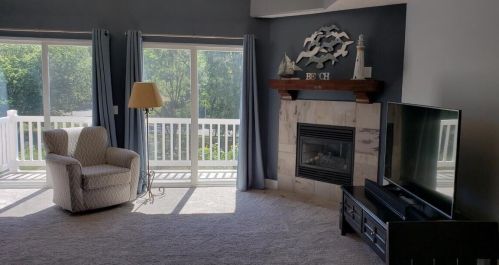 251 Eastowne Dr, Meskegon MI  49444-3757 exterior