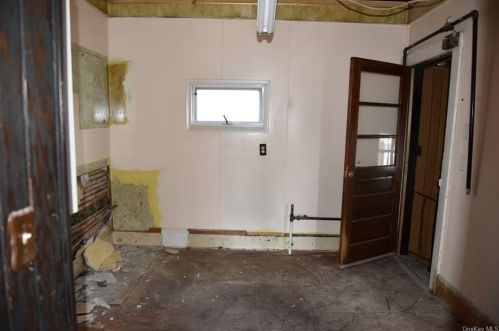 13 Fairview Ave, Middletown NY 10940-6203 exterior