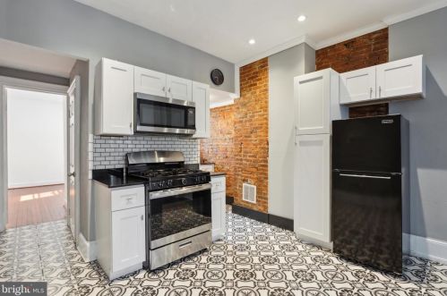 2115 Cumberland St, Philadelphia PA 19125-1718 exterior