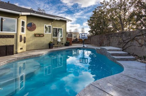 4005 Santa Maria Pl, Turlock CA 95382-8501 exterior