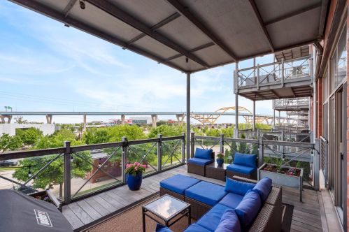 541 Erie St, Milwaukee WI 53202-0061 exterior