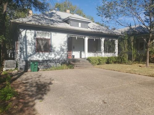 304 35th St, Austin, TX 78705-1613