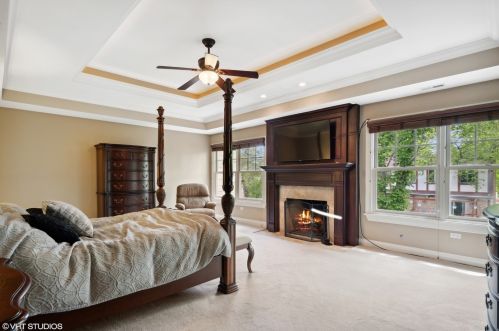 695 Mitchell Ave, Elmhurst IL 60126-4855 exterior