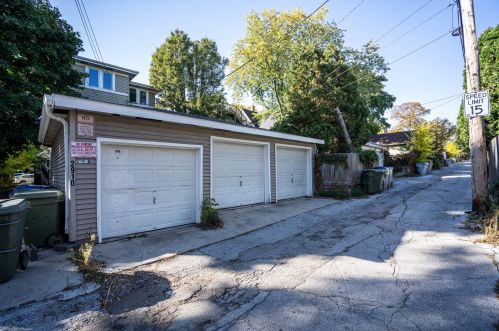 2910 Newhall St, Milwaukee WI 53211-3223 exterior