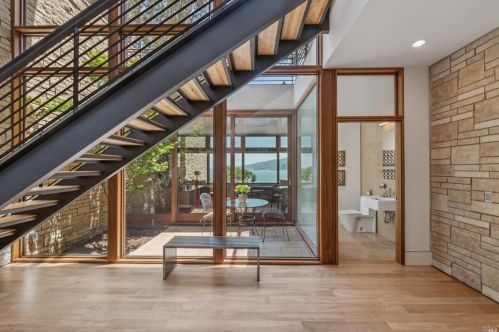 2 De Silva Is Dr, Mill Valley CA 94941-3004 exterior