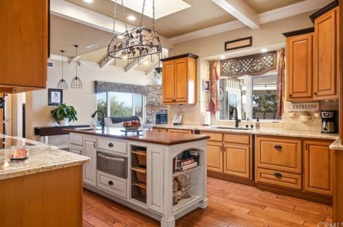 31030 Avenida Del Reposo, Temecula CA 92591-1716 exterior