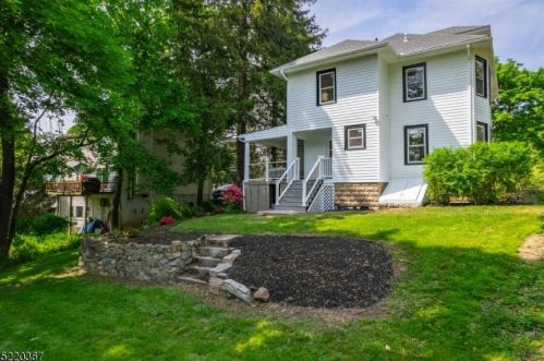 122 Ctr St, Clinton NJ 08809-1318 exterior