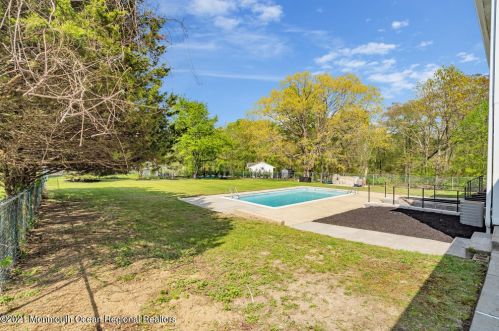 1120 Farmingdale Rd, Jackson Twp NJ  08527-1380 exterior