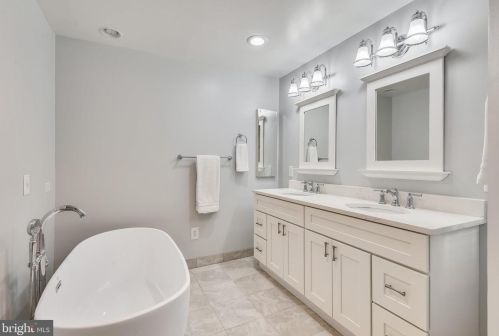 337 Fayette St, Alexandria VA 22314-2201 exterior