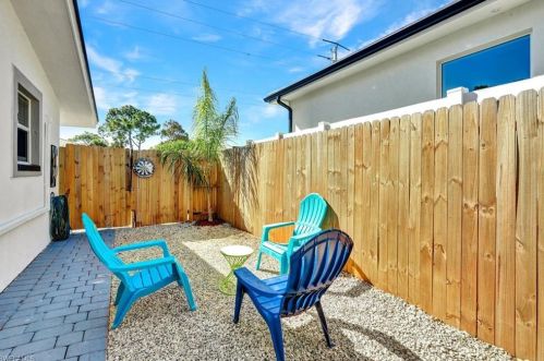 821 91 Ave, Naples FL 34108-2426 exterior