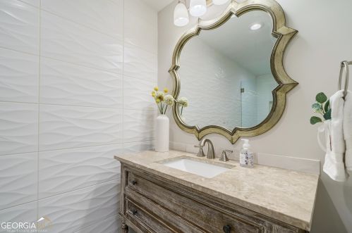 25 Chaumont Sq, Atlanta GA  30327-1088 exterior