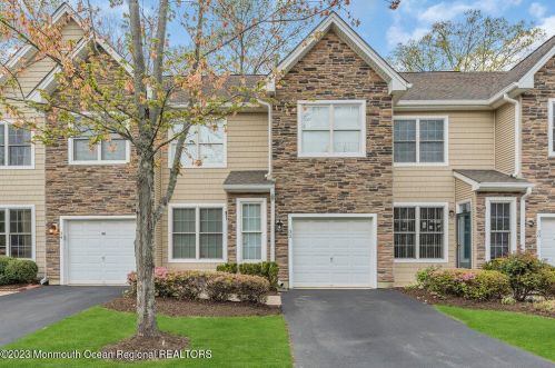 32 Amber Dr, Old Bridge NJ  08857-3588 exterior