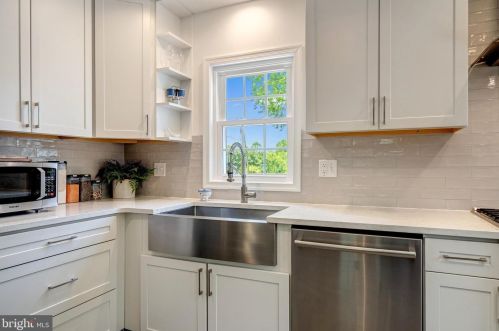 8436 Leaf Rd, Alexandria VA 22309-1708 exterior