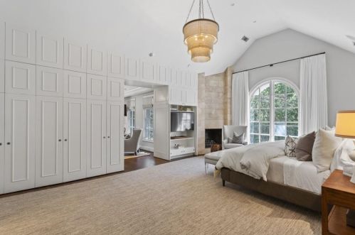 1165 Conway Dr, Atlanta GA 30327-3535 exterior