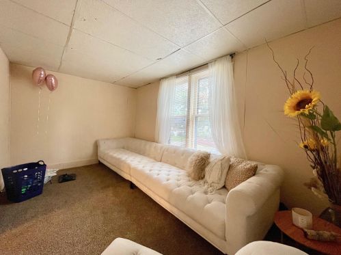 137 Grand Ave, Meskegon MI 49441 exterior