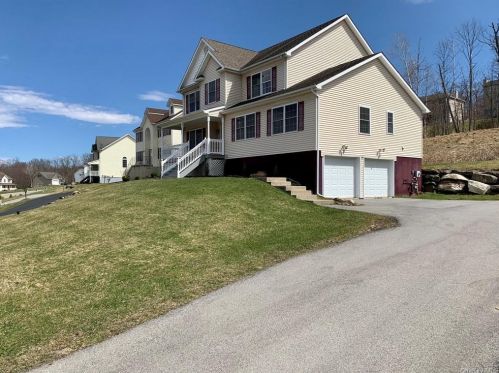 38 Highland View Pl, Middletown, NY 10940-4600