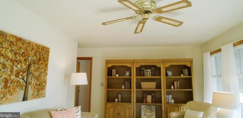 22 Lincoln Dr, Hanover PA 17331-4906 exterior