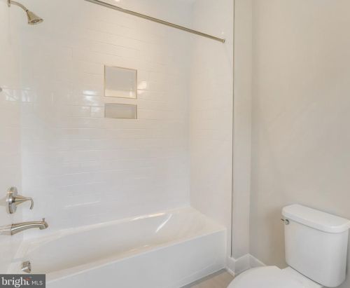 920 Darton Dr, Alexandria VA 22308-2021 exterior