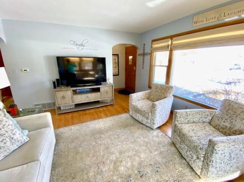 2551 89, Milwaukee WI 53226-1805 exterior