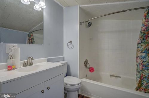 104 Queen St, Littlestown PA 17340-1640 exterior