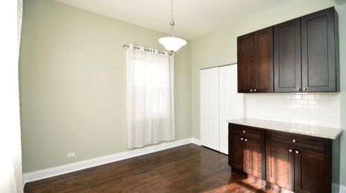 5149 Grace St, Chicago IL 60613-3904 exterior