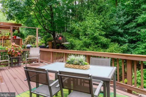 6310 Alderman Dr, Alexandria VA 22315-3730 exterior