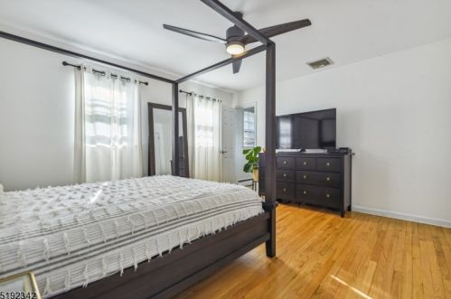 37 Conforti Ave, Town Center NJ  07052-2824 exterior