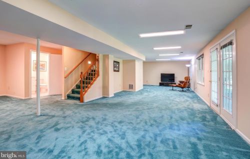 9400 Fox Hollow Dr, Rockville MD 20854-2083 exterior