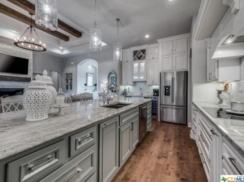 1306 Mystic Shr Blvd, Spring Branch TX 78070-5243 exterior