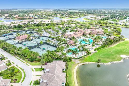 7393 Moorgate Pt Way, Naples FL 34113-5103 exterior