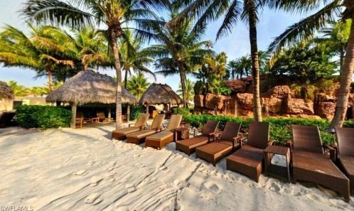 6044 Dogleg Dr, Naples FL 34113-1688 exterior