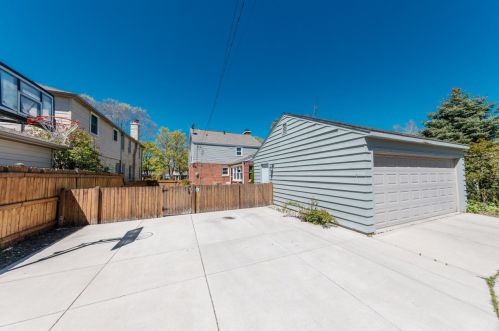 5926 Santa Monica Blvd, Milwaukee WI 53217-4619 exterior