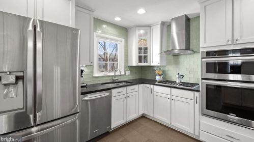 5610 Buckingham Palace Ct, Alexandria VA 22315-4120 exterior