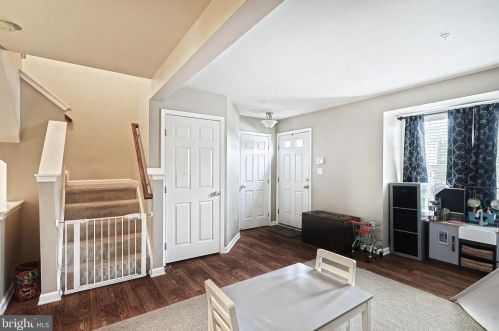 745 Blossom Dr, Hanover PA 17331-2077 exterior