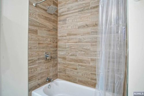 593 Gregory Ave, Union City NJ 07086-5878 exterior