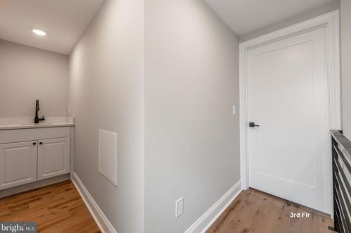 1621 10th St, Philadelphia PA 19148-1132 exterior