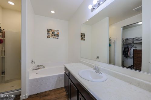 4022 81 Dr, Phoenix AZ 85043-1561 exterior