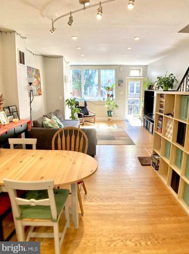 1522 Camac St, Philadelphia PA  19147-6208 exterior