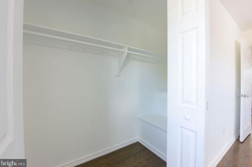 6916 Westhampton Dr, Alexandria VA 22307-1528 exterior