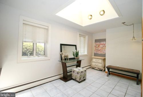 1078 Corn Crib Dr, Huntingdon Valley PA 19006-3306 exterior