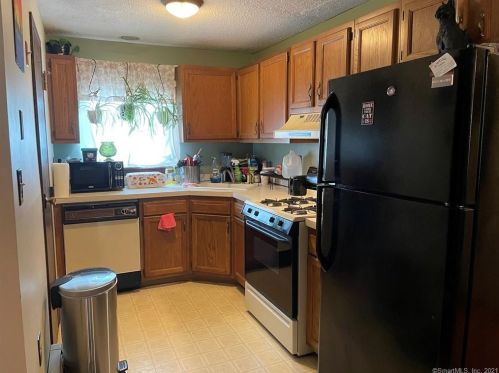 77 Evergreene, Wallingford, CT 06492-2977