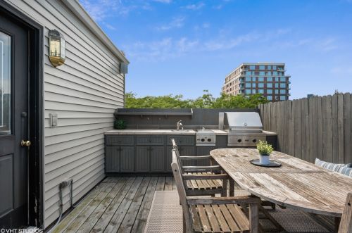 455 Webster Ave, Chicago IL 60614-3708 exterior